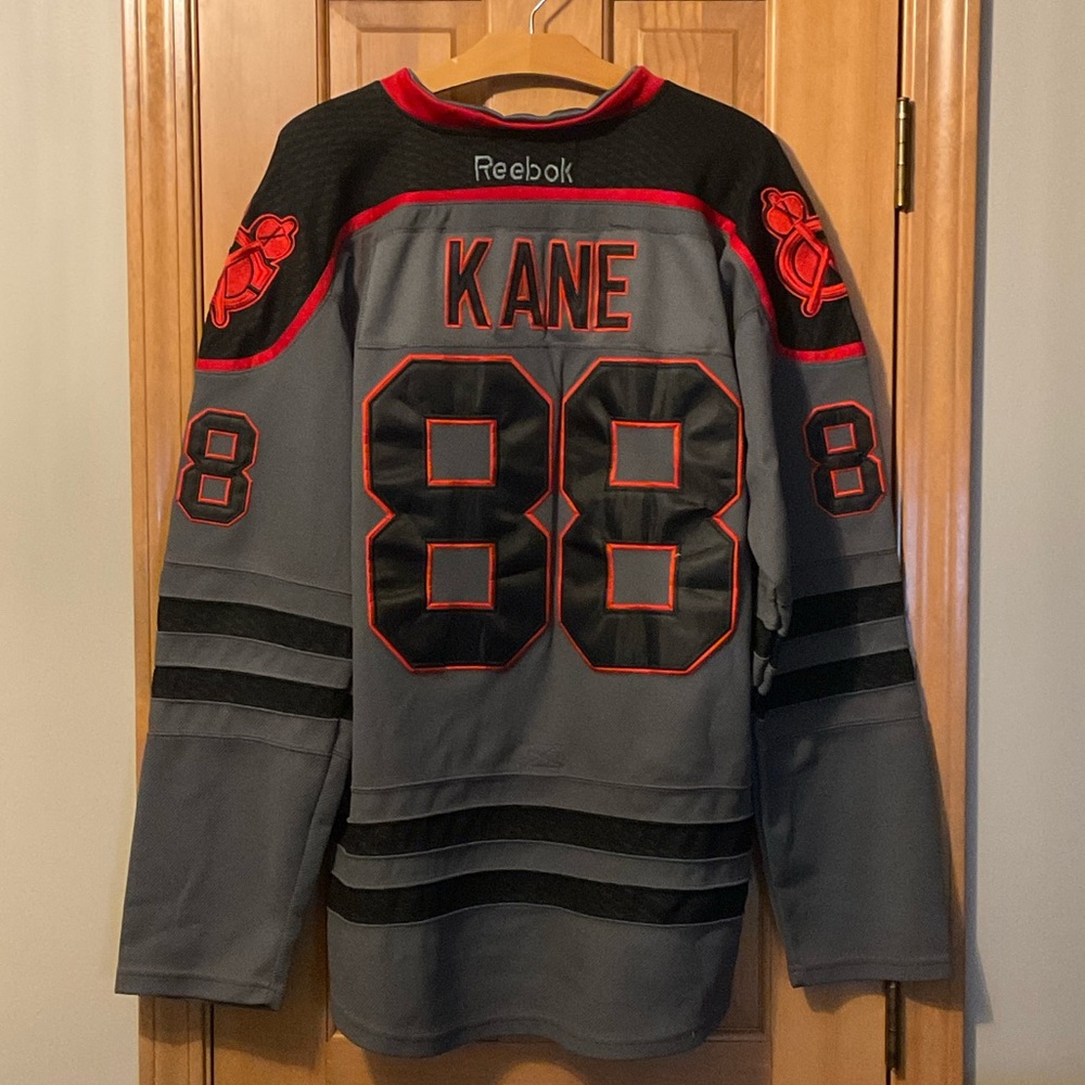 Reebok Chicago Blackhawks Gray and Red Men's Jersey - Kane #88 - Picture 5 of 6